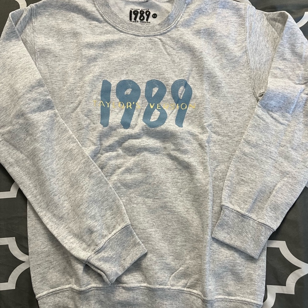 Taylor Swift Heather Gray 1989 Tee